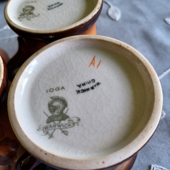 Warwick Pitcher with Cups - Picture 9 of 14